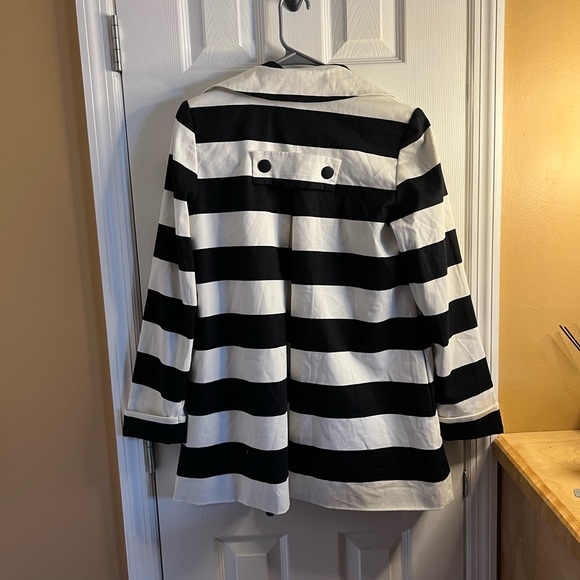 Alice + Oliva Black Striped lightweight coat blazer - Picture 2 of 4